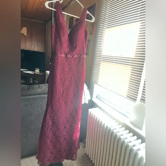 Mori Lee/Madeline Gardner bridesmaid dress in maroon/burgundy/Bordeaux size 6 - Picture 3 of 6